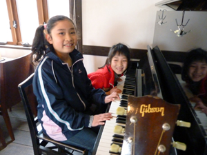 昇子さんのピアノ教室の生徒たち