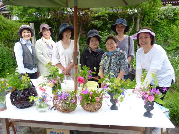 「タイム式」フラワーアレンジメント講習会の参加者