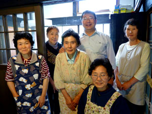 山田オーナーと根子の女性たち