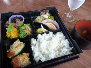 「華の里」特製地産地消ランチ