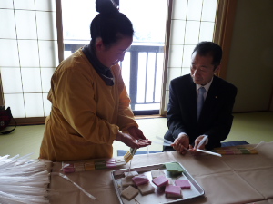 干し餅作り　「編む」