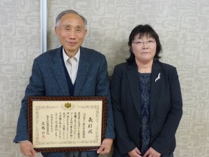 大友幸一さん(左）と古谷恭子会長（右）