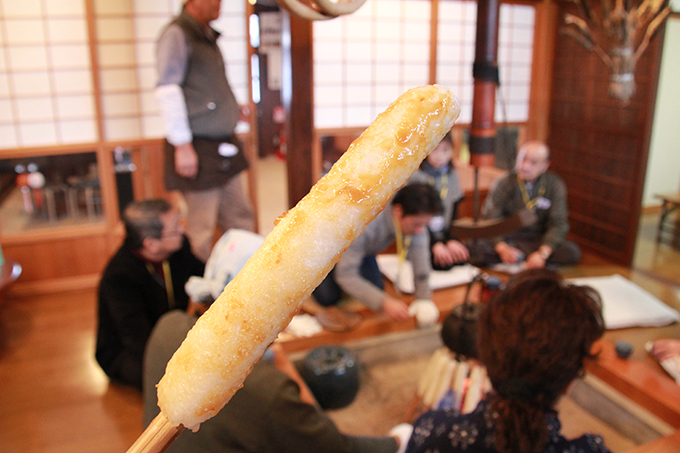 焼きたての味噌たんぽの味は、ほくほくで最高！きりたんぽはやはりこうじゃなきゃっ！