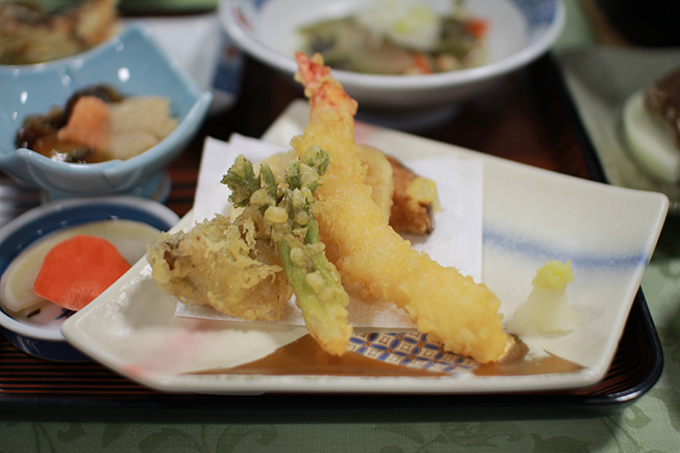 山菜と海老のてんぷら。