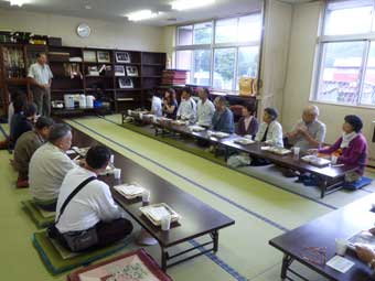 鳥海町直根環境改善センターにて昼食