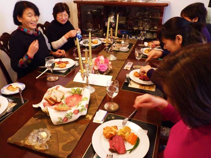 「重松の家」の佐藤祐子さん「イングリッシュコテージ」へ行く