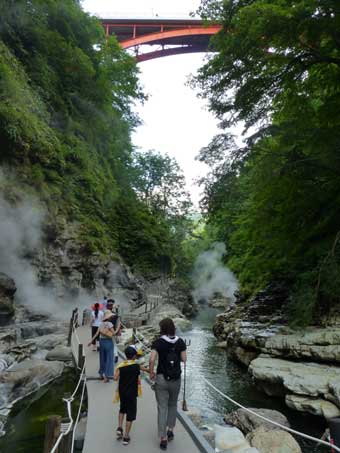 小安峡大噴湯散策