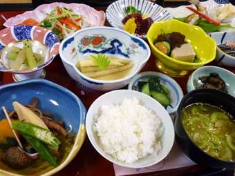 旅館こまくさでの夕食