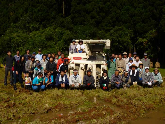 草木谷を守る―地域住民の里山保全活動～石川理紀之助ゆかりの棚田で稲刈り体験～（2010年9、10月　潟上市昭和町）