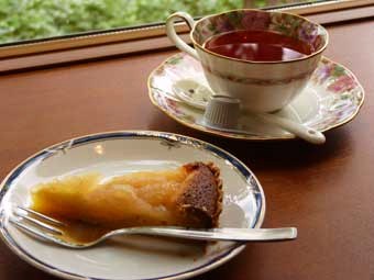 しらかみカフェ特製洋ナシのタルト
