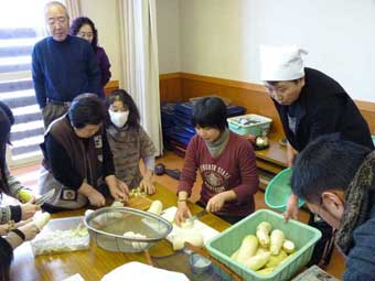 田舎料理体験（大根漬けづくり）
