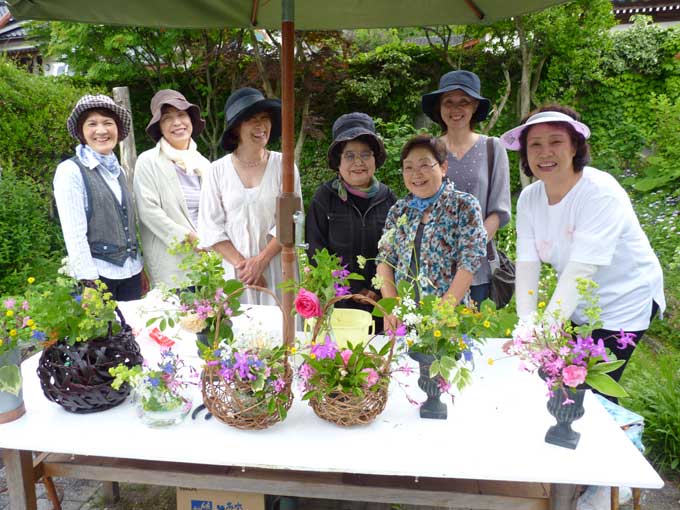 ガーデンカフェタイム・フラワーアレンジメント講習会参加者