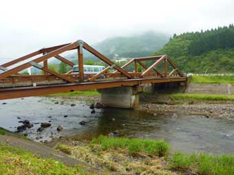 藤琴川に架かる坊中橋