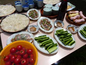 素麺とともに並んだ、採れたての新鮮野菜
